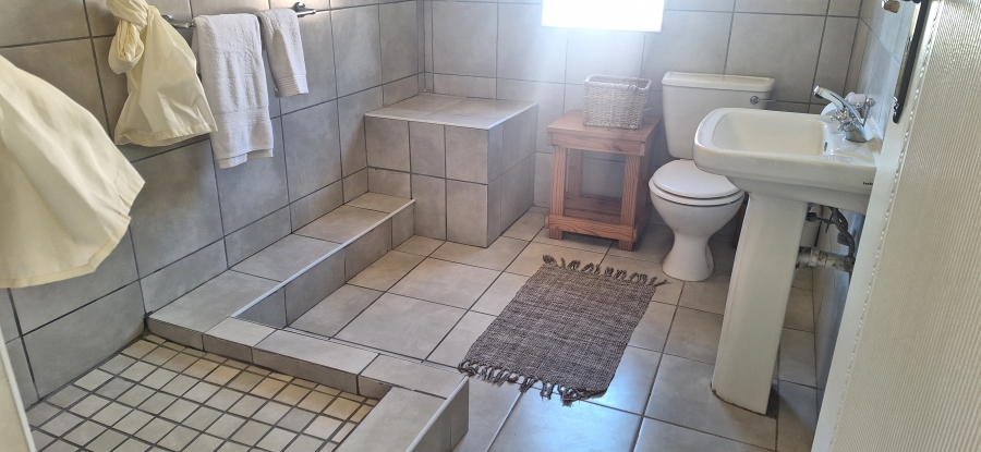 To Let 5 Bedroom Property for Rent in Bluewater Bay Western Cape